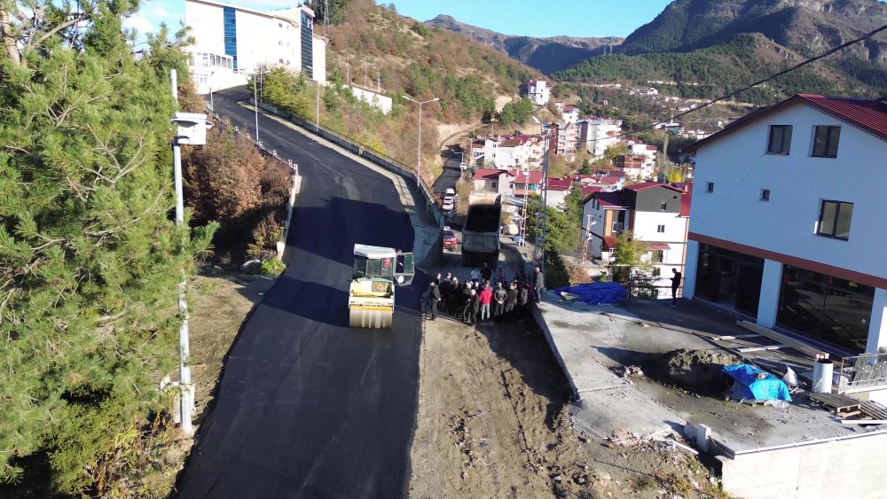 Efkâr Tepesi Ana Yolu ve Ara Caddeleri Asfaltlandı