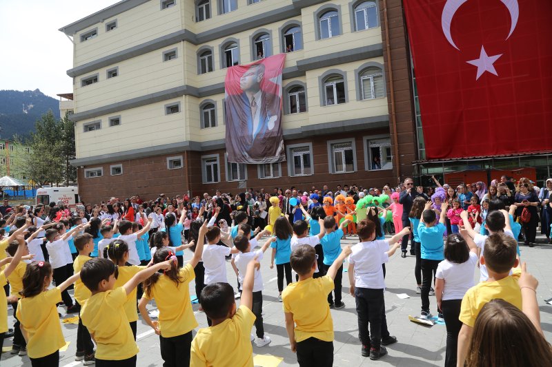23 Nisan Ulusal Egemenlik ve Çocuk Bayramı İlçemizde Coşkuyla Kutlandı Medya Galerisi