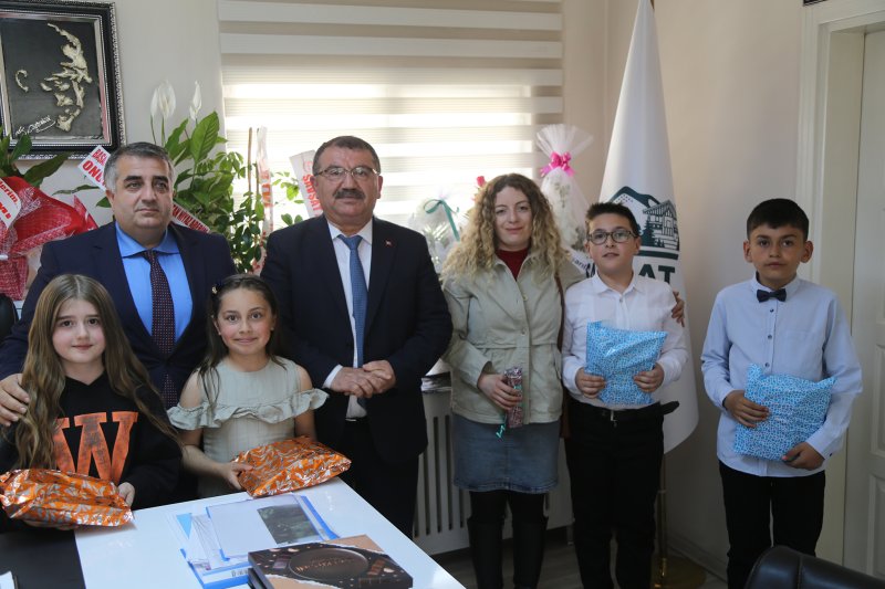 23 Nisan Ulusal Egemenlik ve Çocuk Bayramı İlçemizde Coşkuyla Kutlandı Medya Galerisi