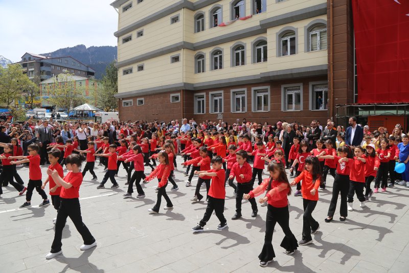 23 Nisan Ulusal Egemenlik ve Çocuk Bayramı İlçemizde Coşkuyla Kutlandı Medya Galerisi
