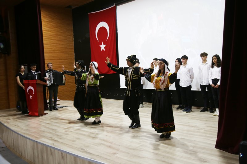 24 Kasım Öğretmenler Günü Düzenlenen Törenle Kutlandı Medya Galerisi